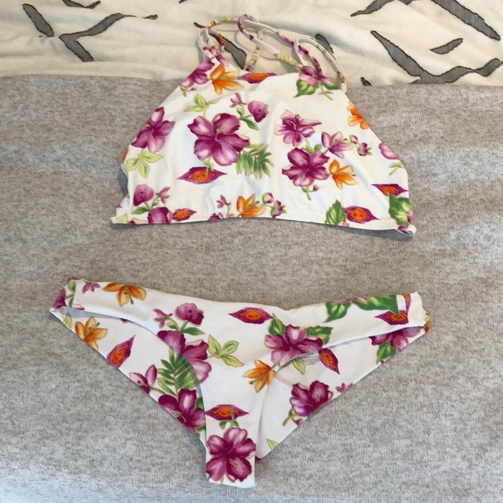 Frankie’s bikini set.